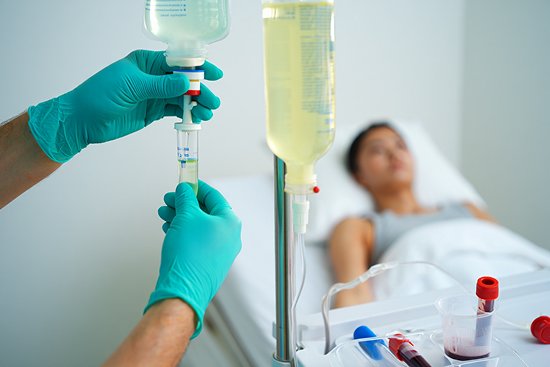 Пациенту назначили капельницу